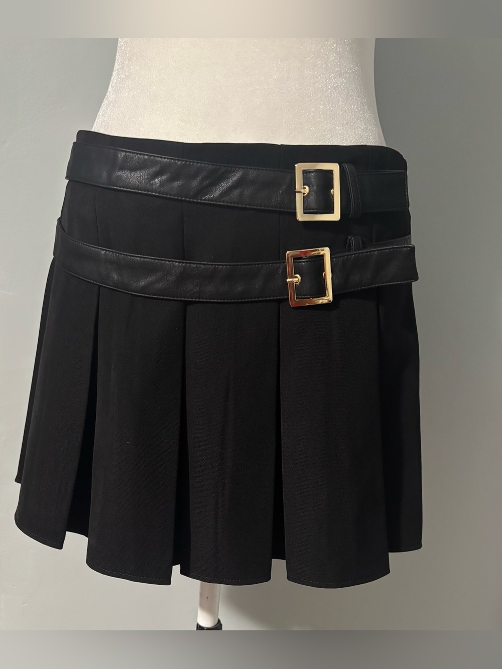 Aladore Black Pleated Mini Skirt with Double Buckle Waist